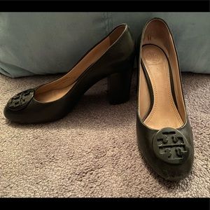 Tory Burch Black Pumps size 7.5